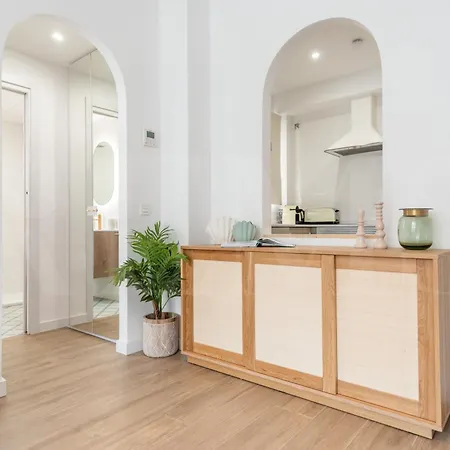 Chic Quiet Near The Center By Rems Apartment *